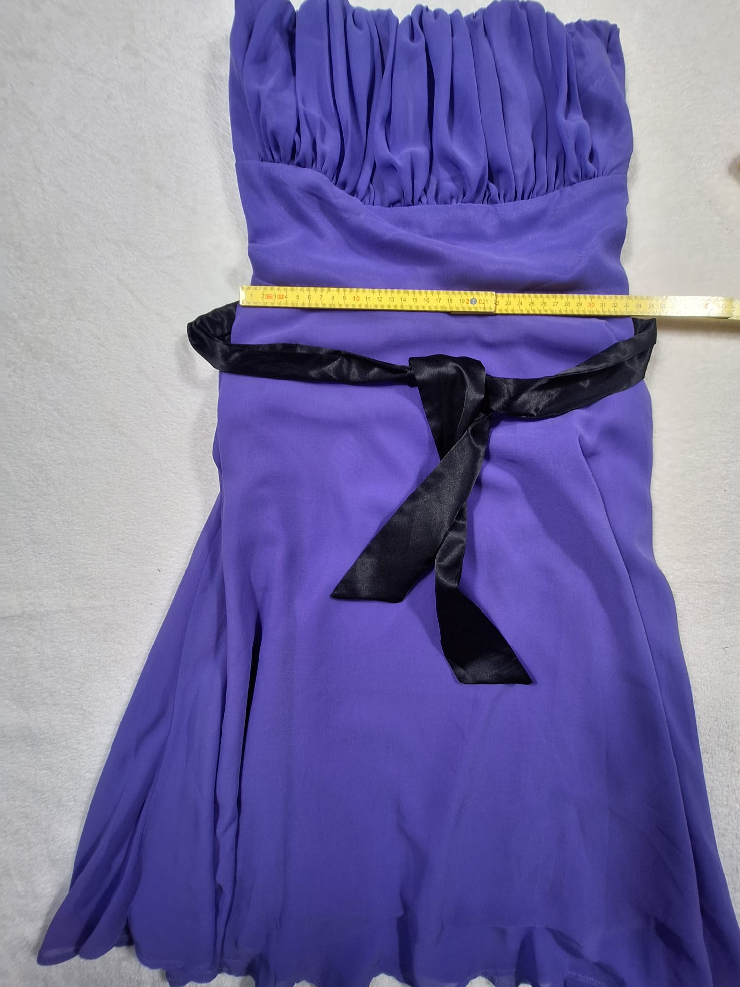 Rochie Mayaadi – Maxi Strapless Violet cu Fundă Neagră
