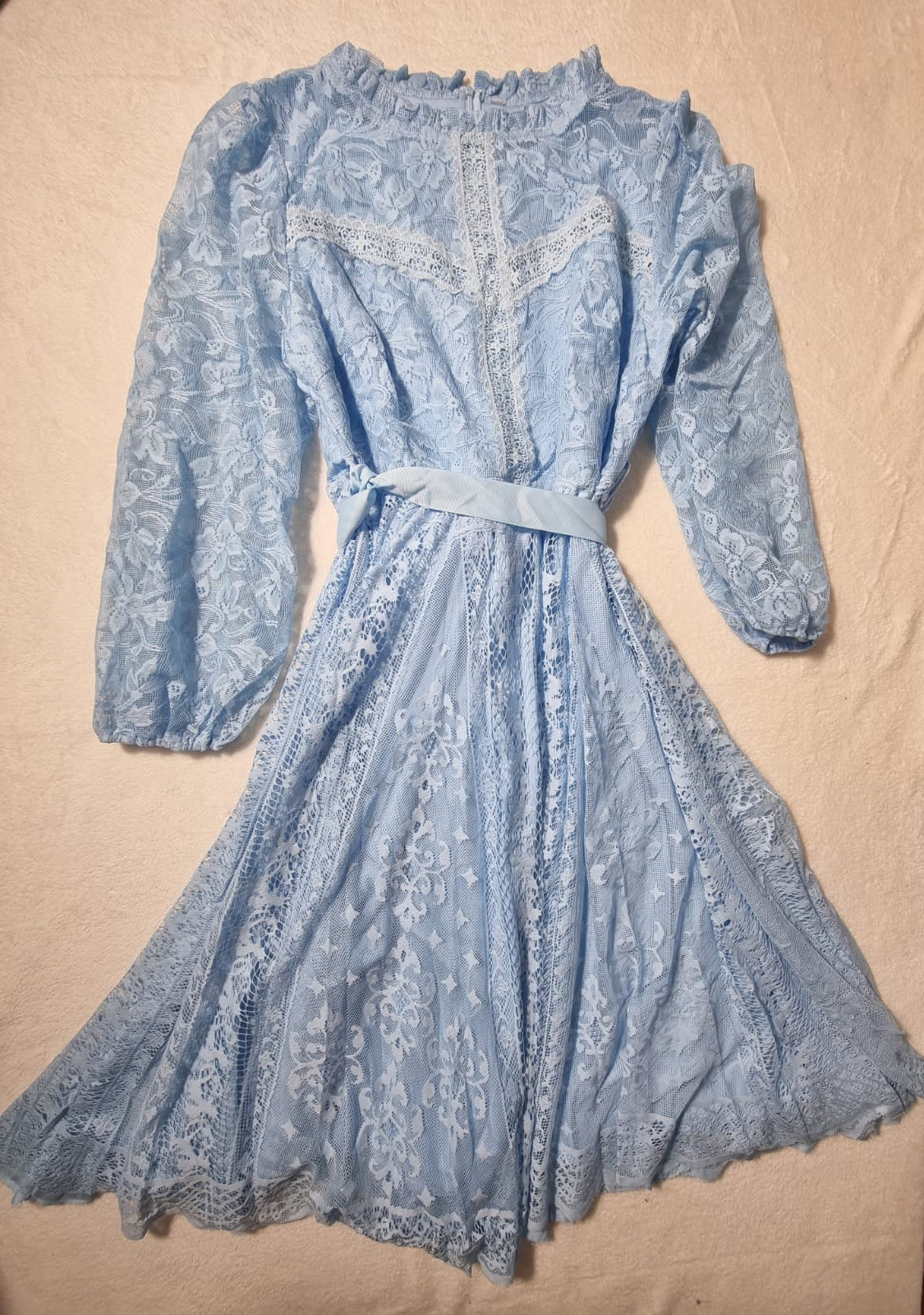 Rochie din Dantelă Albastră cu Mâneci Lungi și Cordon – 3XL