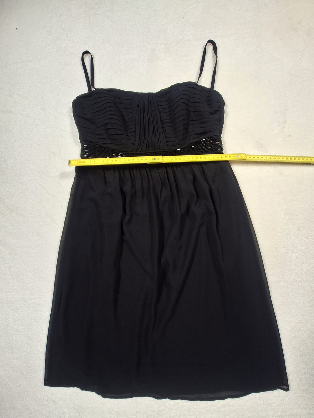 Rochie Esprit – Mini Neagră cu Bretele și Detalii Mărgele