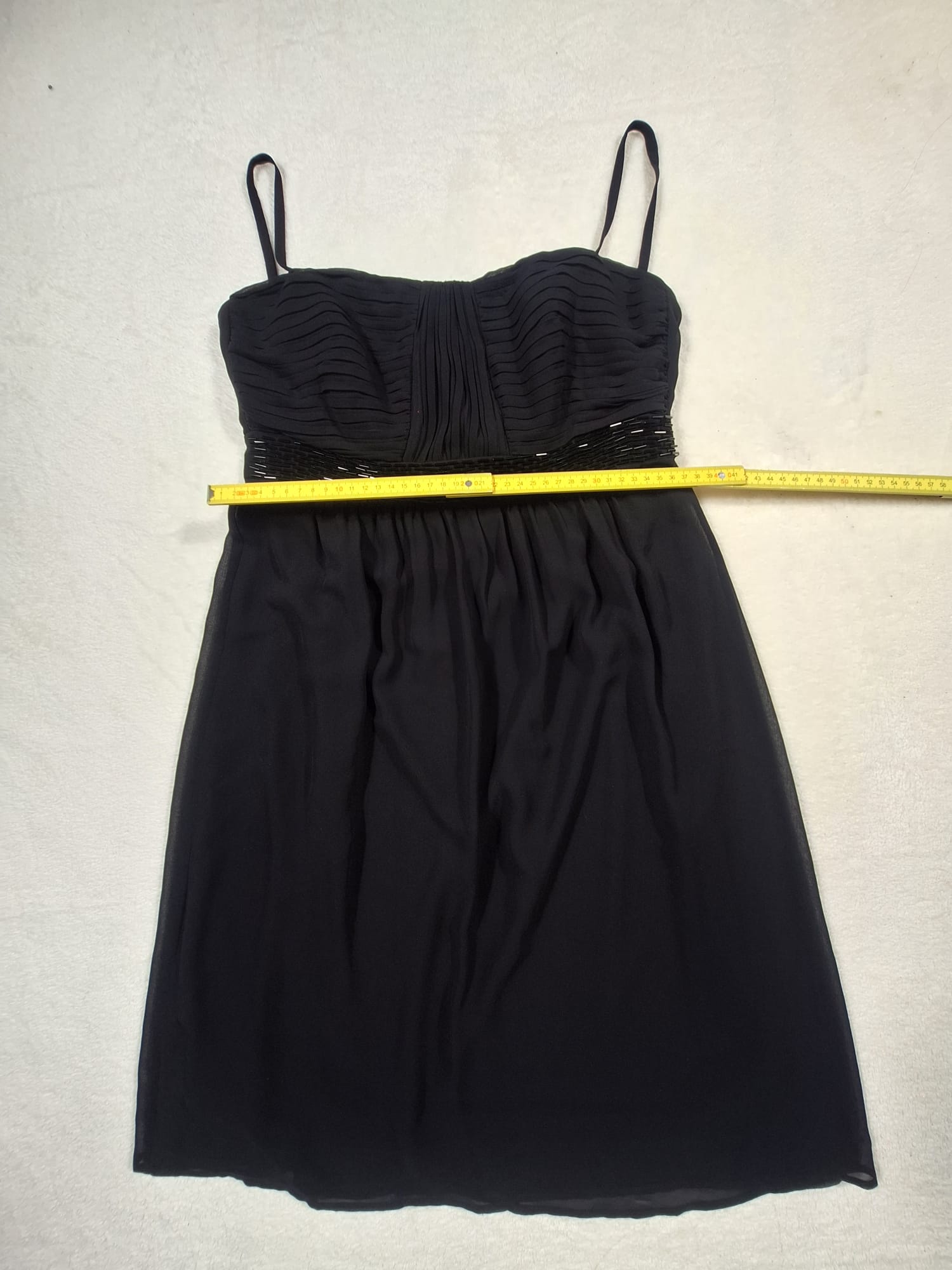 Rochie Esprit – Mini Neagră cu Bretele și Detalii Mărgele