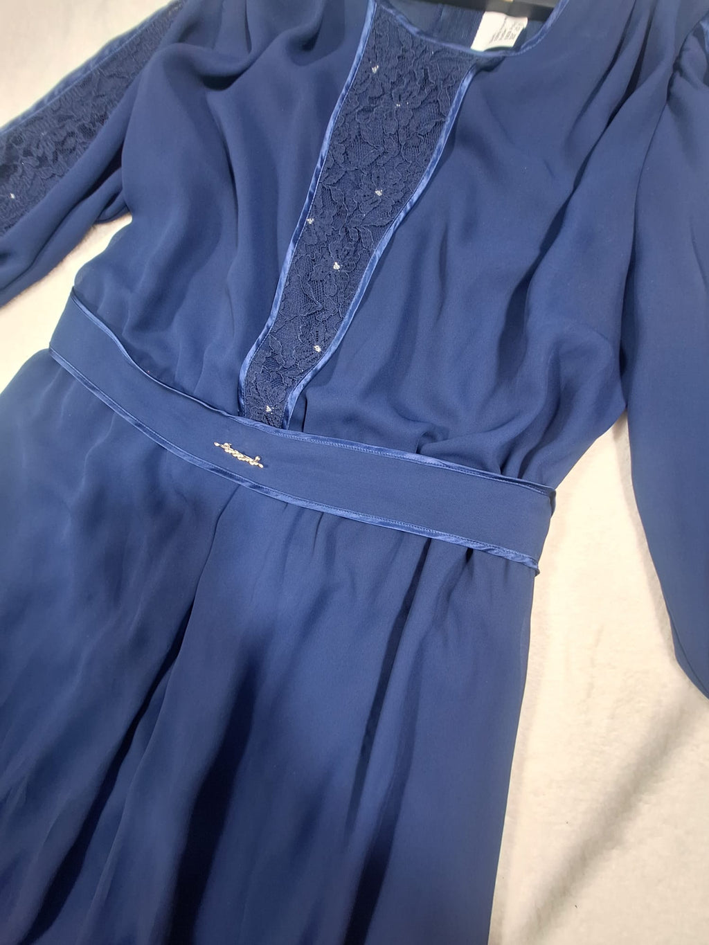 Rochie de Seară Bleumarin Maxi cu Dantelă și Brâu