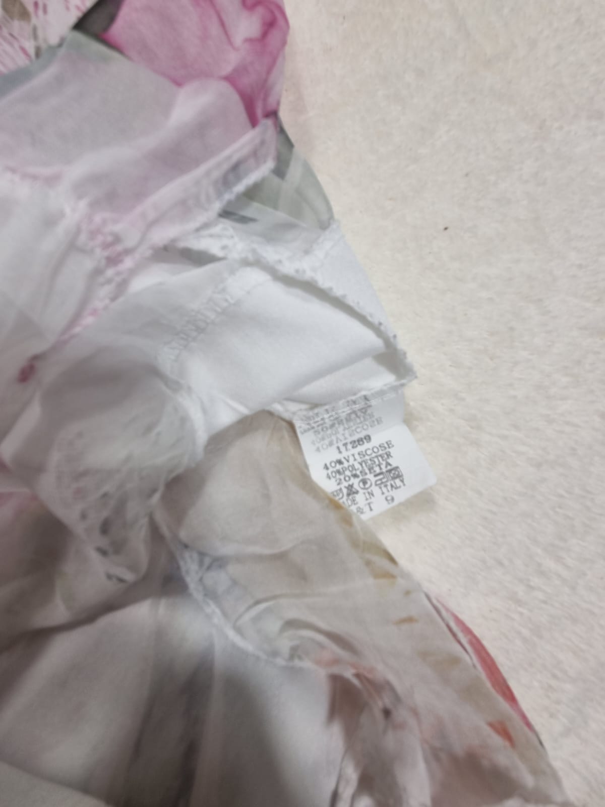 Top Fluid Imprimeu Fluturi și Flori – Made in Italy