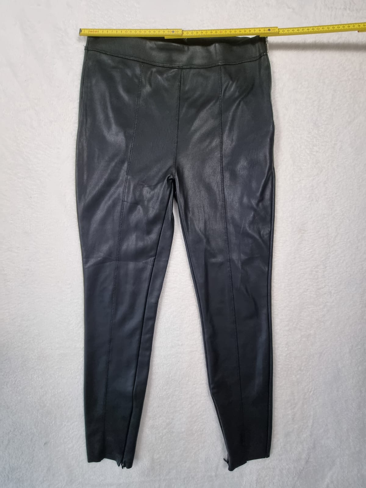 Pantaloni Damă Negri Imitație Piele Slim Fit – Mărimea 42