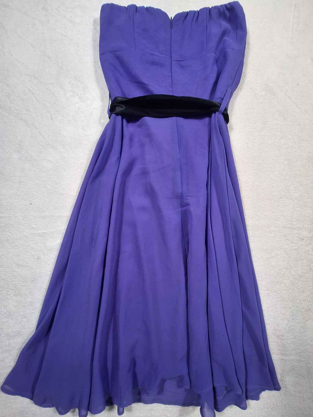Rochie Mayaadi – Maxi Strapless Violet cu Fundă Neagră