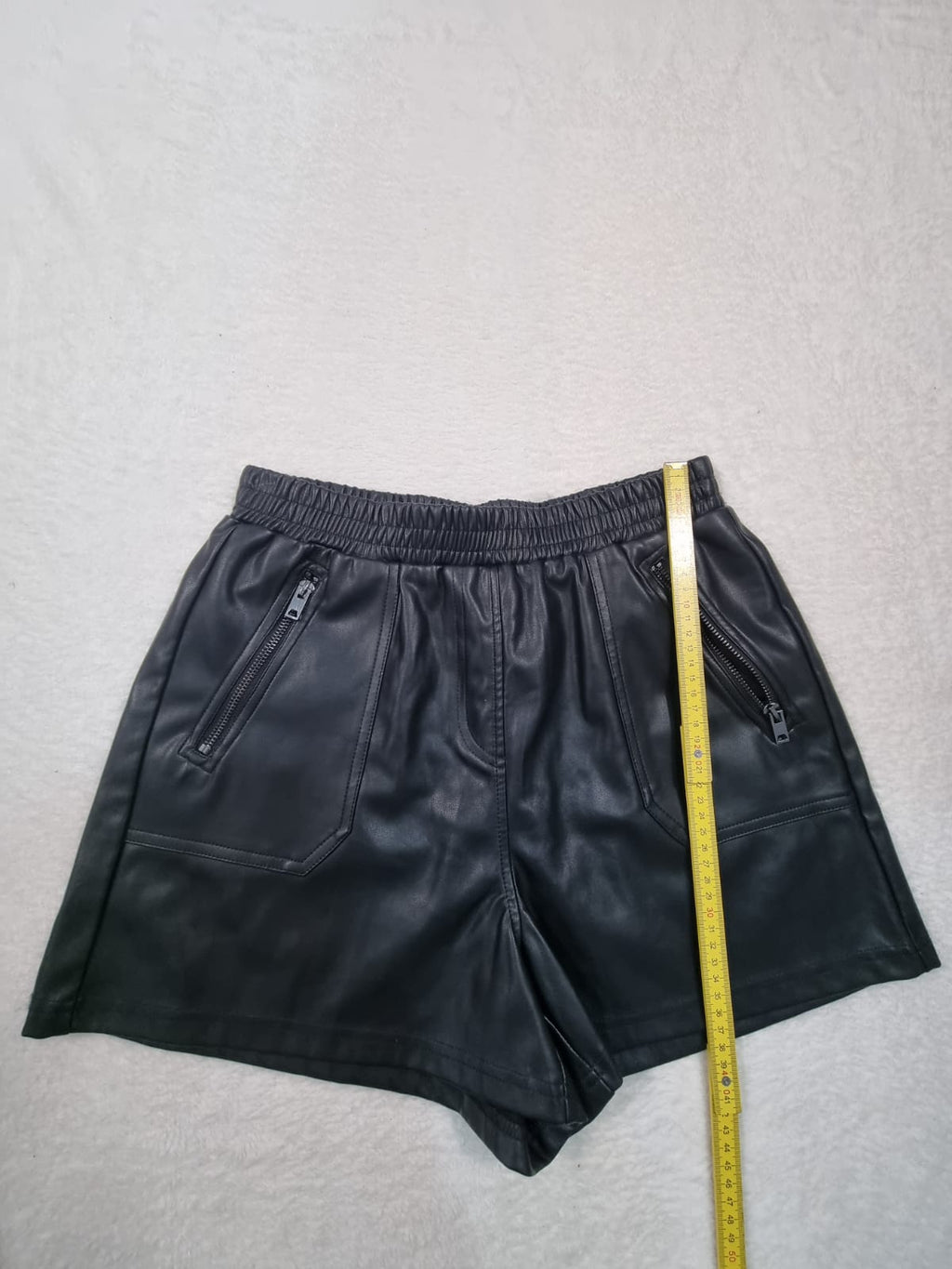 Pantaloni Scurți Damă Negri Clockhouse – Mărimea 38/M