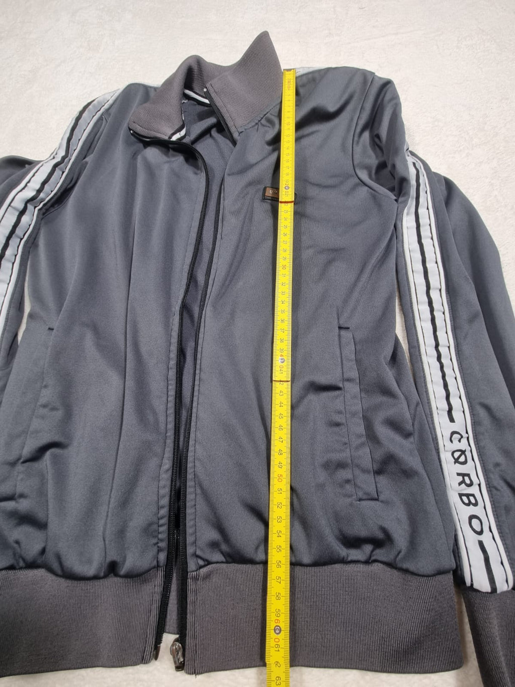 Jacketă Trening Corbo – Gri Antracit, Dungi Albe