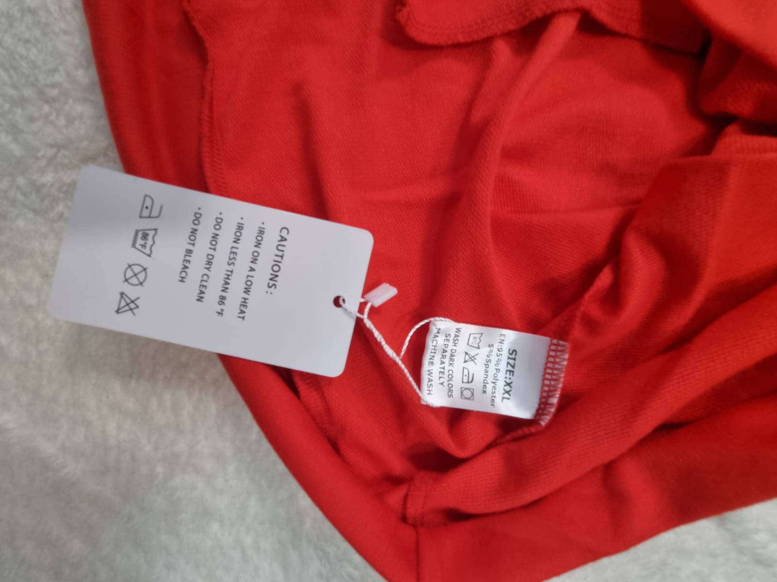 Tricou Roșu cu Glugă și Buzunar Cangur Mâneci Scurte – Mărimea XXL