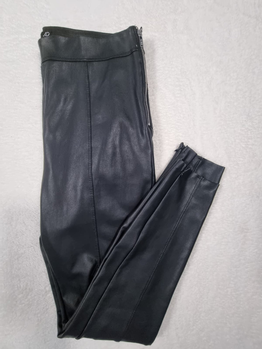 Pantaloni Damă Negri Imitație Piele Slim Fit – Mărimea 42