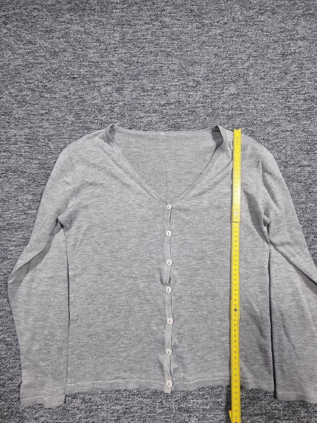 Cardigan Gri Tricotat Fin cu Nasturi