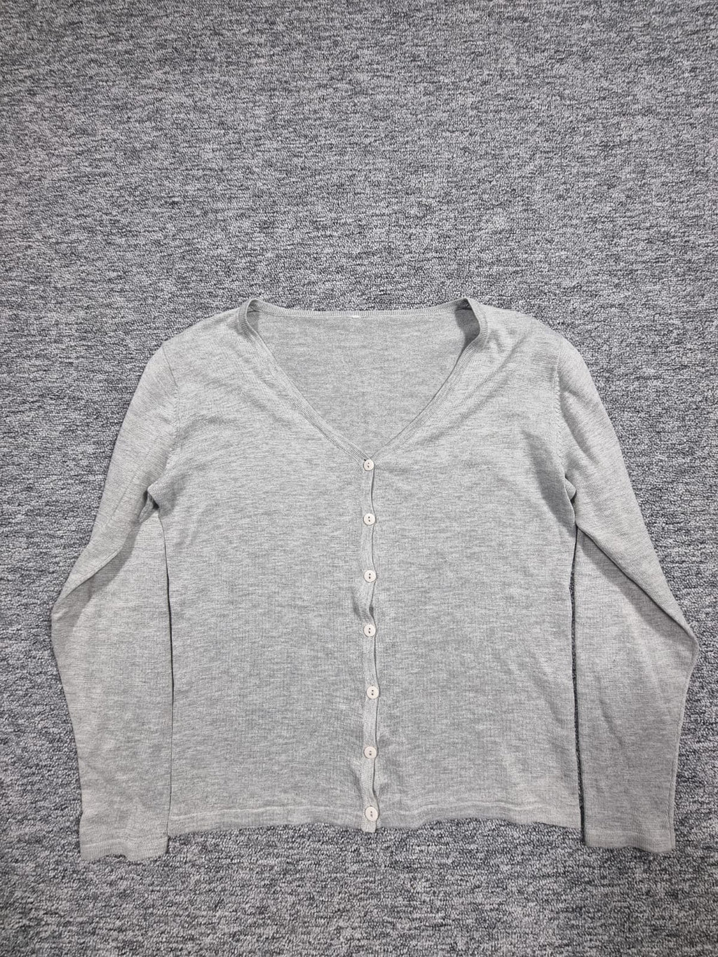 Cardigan Gri Tricotat Fin cu Nasturi