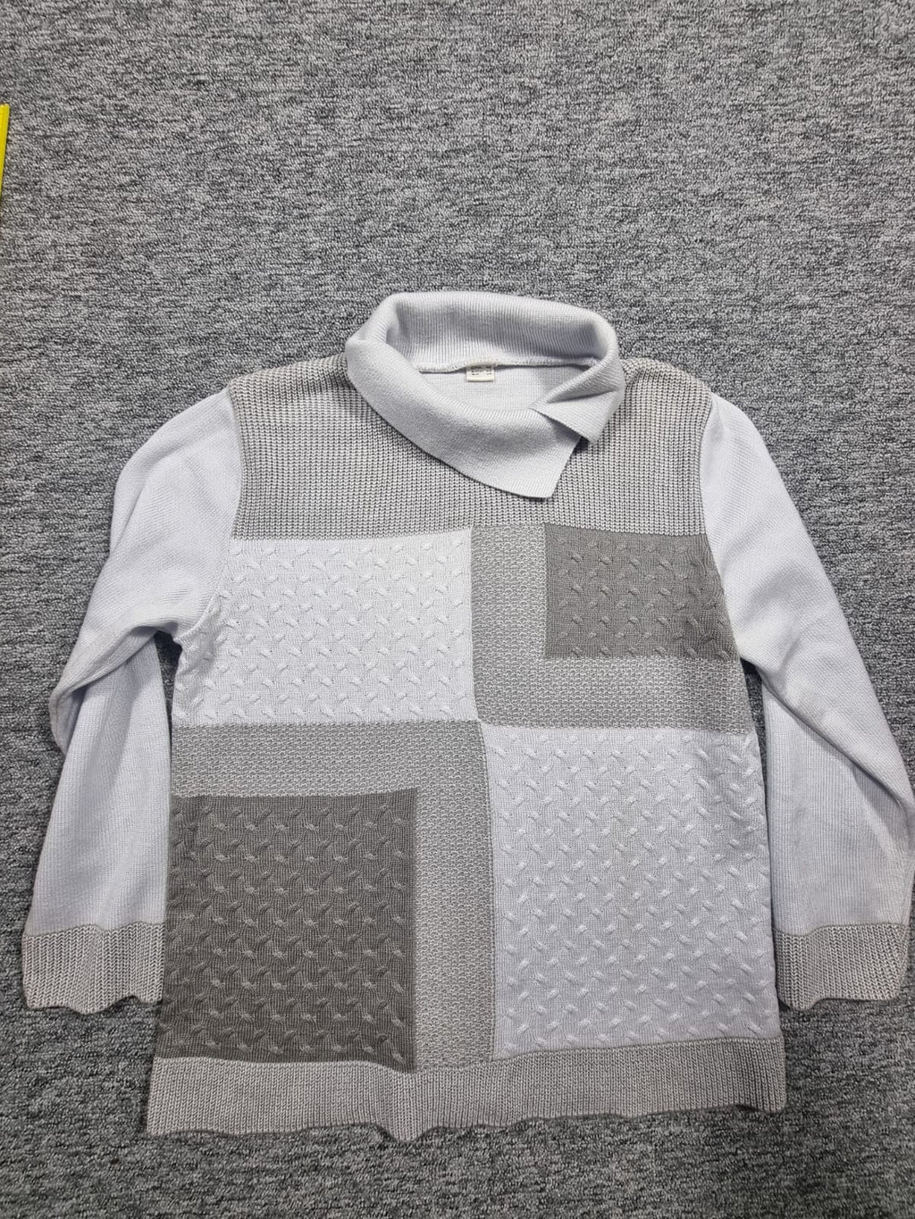 Pulover Tricotat Gri Model Patchwork Guler Răsfrânt