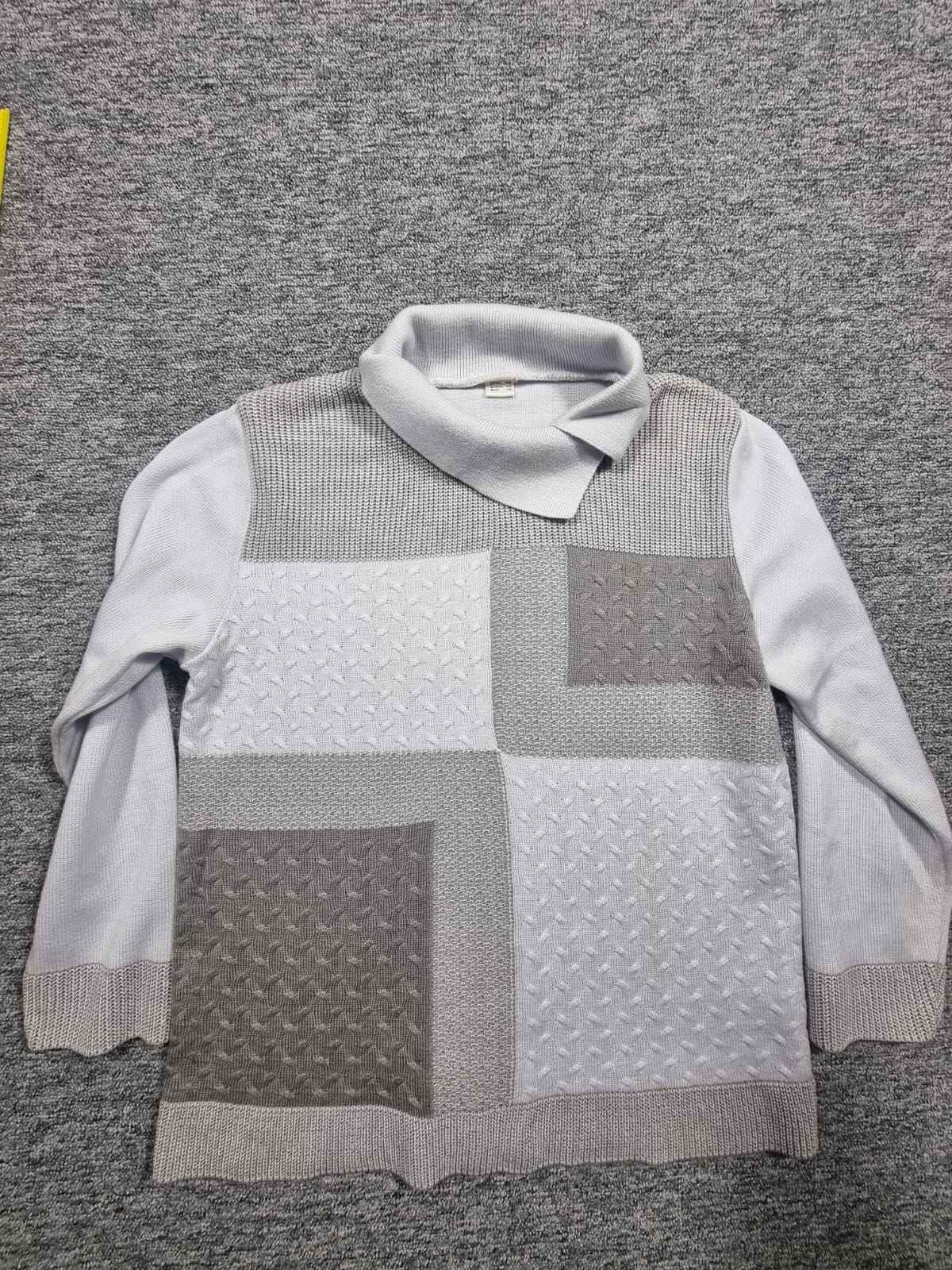 Pulover Tricotat Gri Model Patchwork Guler Răsfrânt