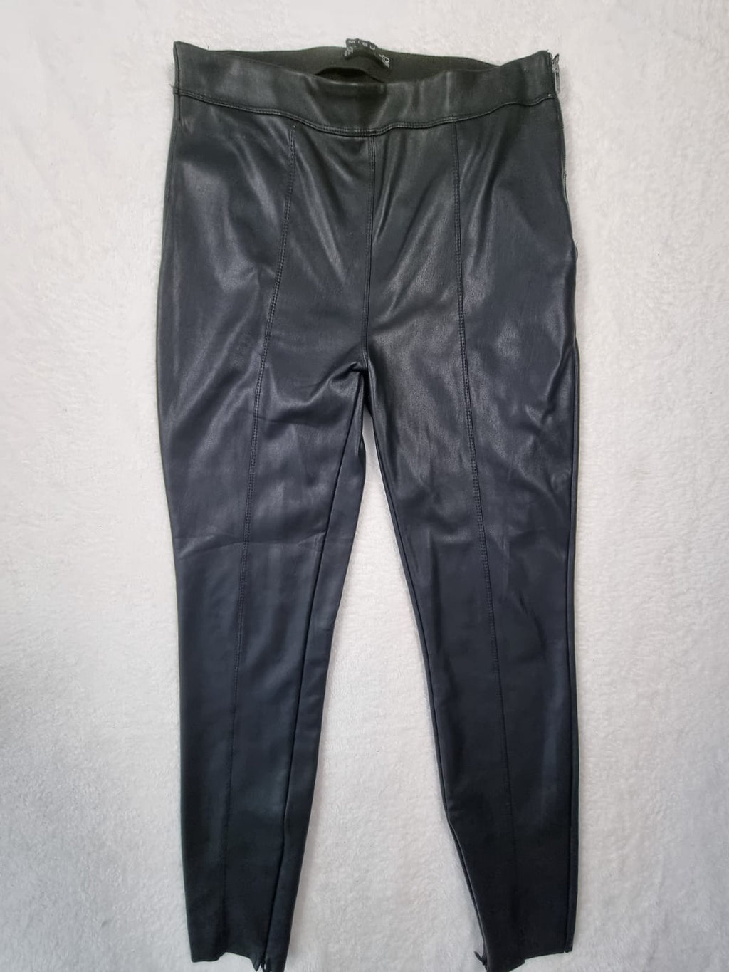 Pantaloni Damă Negri Imitație Piele Slim Fit – Mărimea 42