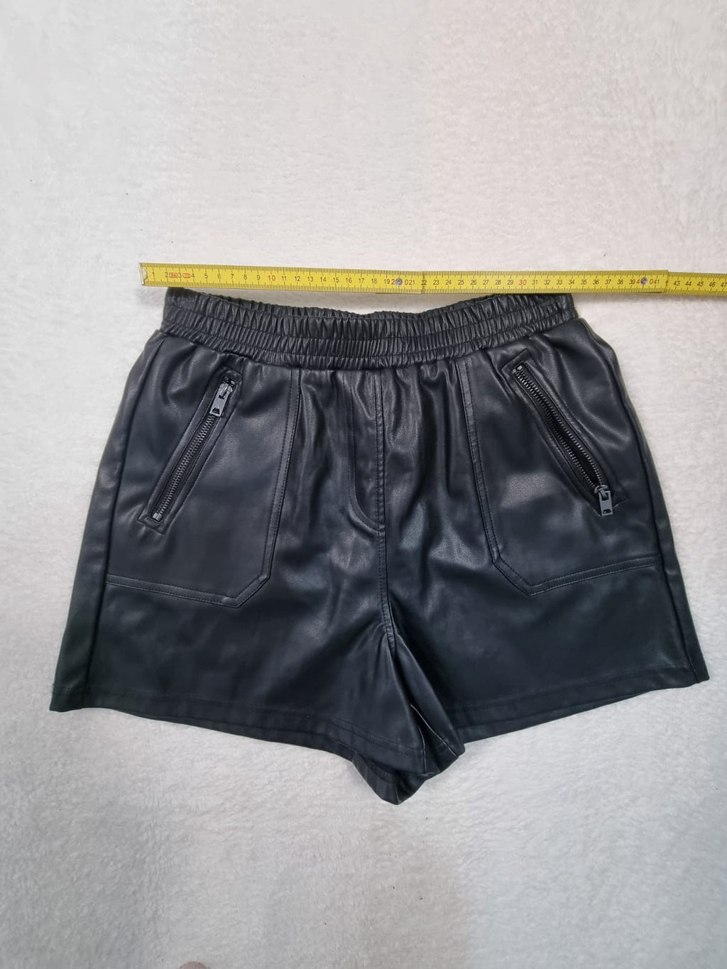 Pantaloni Scurți Damă Negri Clockhouse – Mărimea 38/M