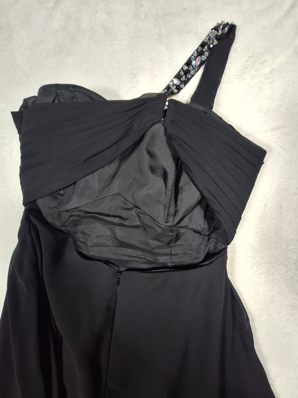 Rochie de Seară Maxi Neagră One-Shoulder cu Cristale - JJ's House