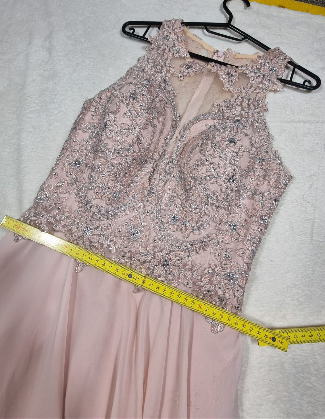 Rochie de Seară Maxi Roz Pudrat cu Corsaj Brodat și Cristale - Luxuar Limited