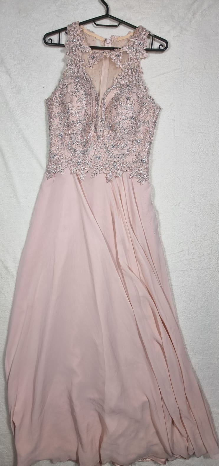Rochie de Seară Maxi Roz Pudrat cu Corsaj Brodat și Cristale - Luxuar Limited