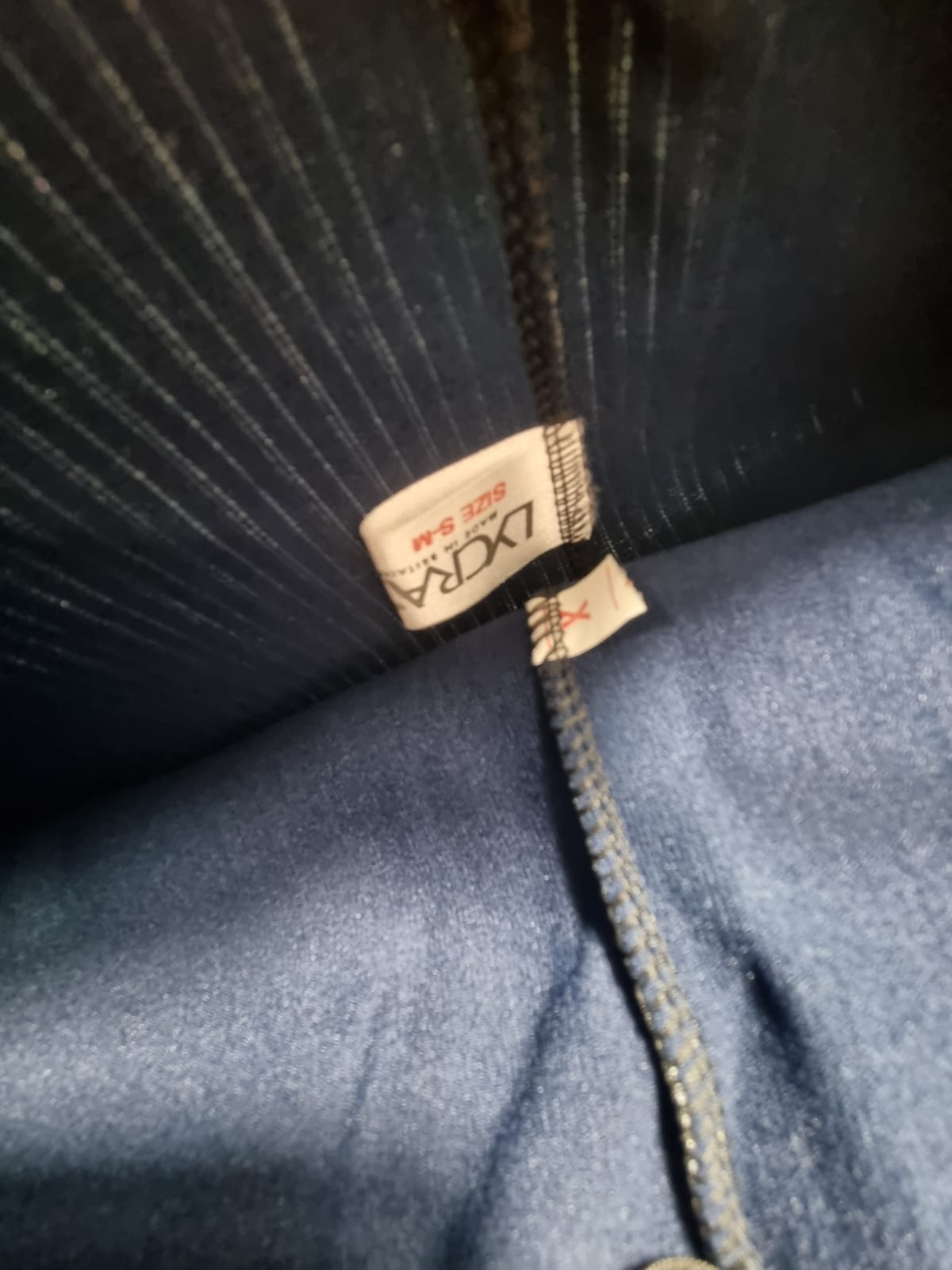 Pantaloni Drepți cu Dungi și Cataramă Metalică