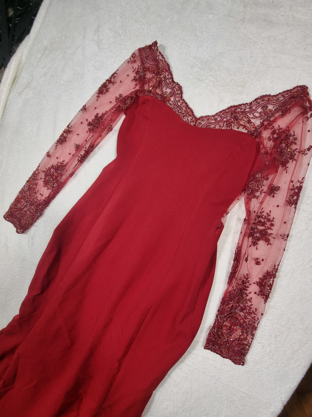 Rochie de Seară Roșie tip Sirenă cu Mâneci din Dantelă