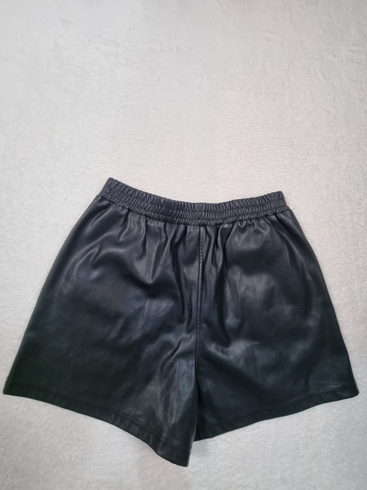 Pantaloni Scurți Damă Negri Clockhouse – Mărimea 38/M