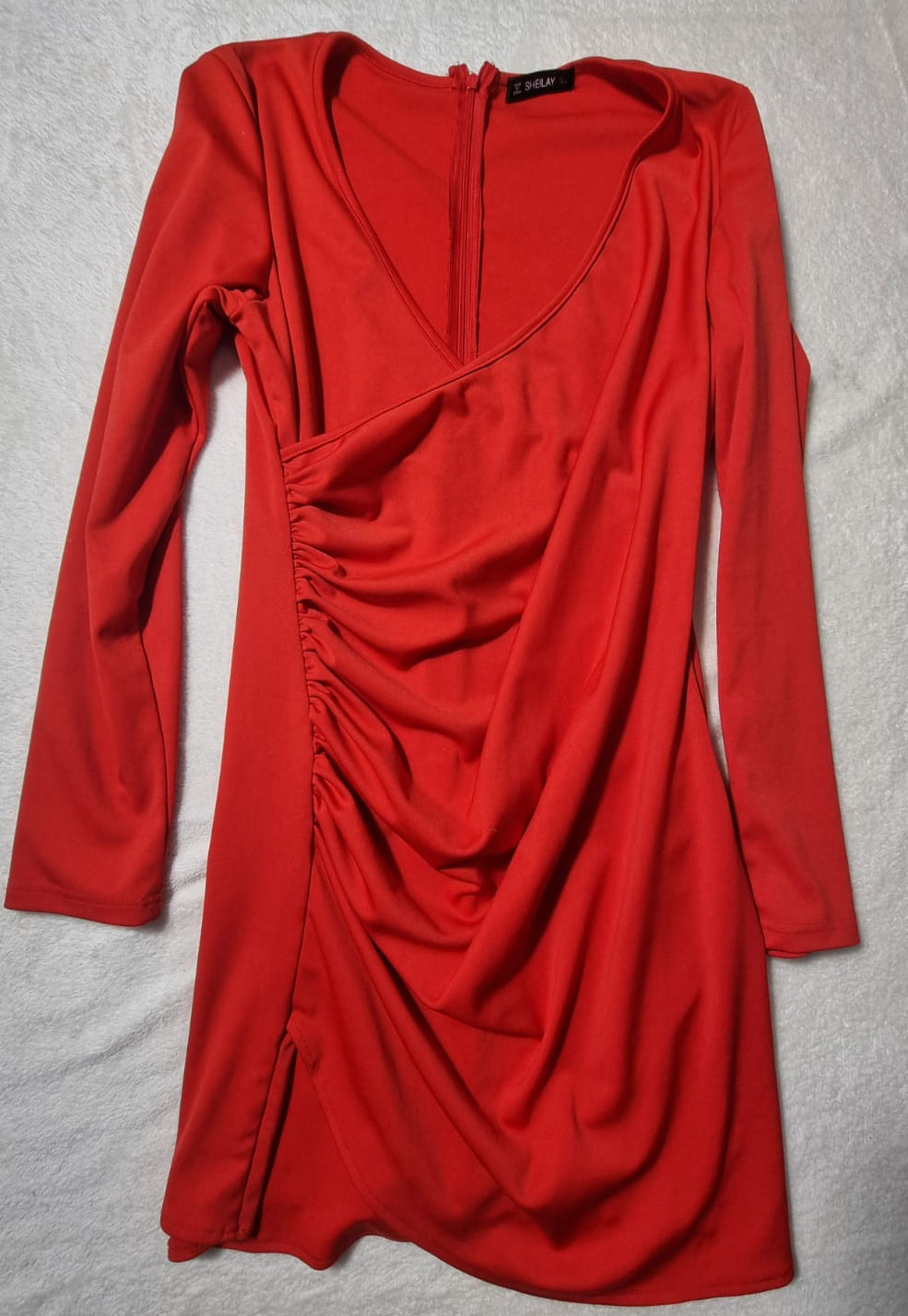 Rochie Roșie cu Drapaj – Eleganță în Mișcare