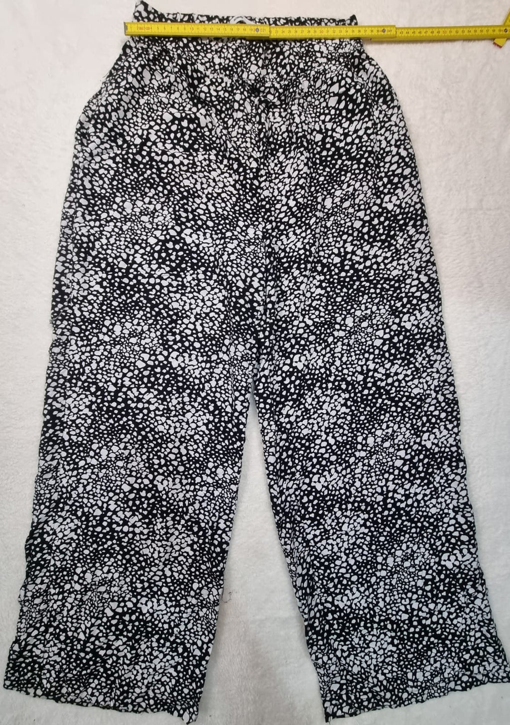 Pantaloni Vară Subțiri Alb cu Negru Sinsay – Mărimea L