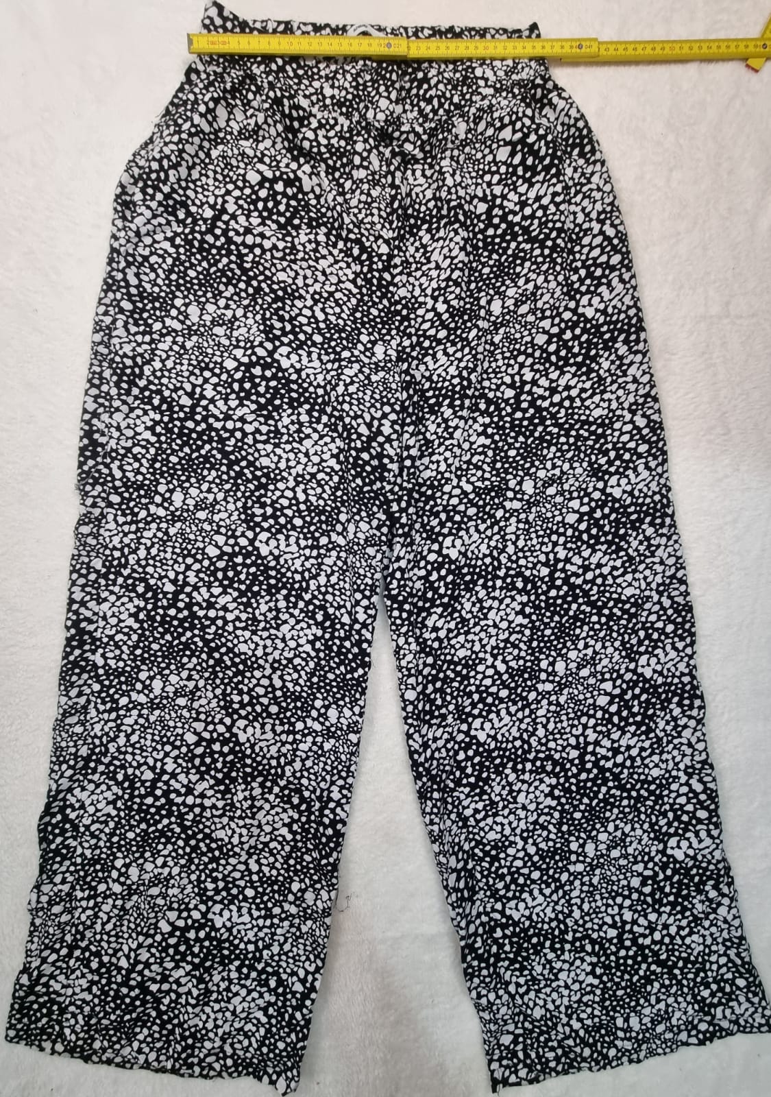 Pantaloni Vară Subțiri Alb cu Negru Sinsay – Mărimea L