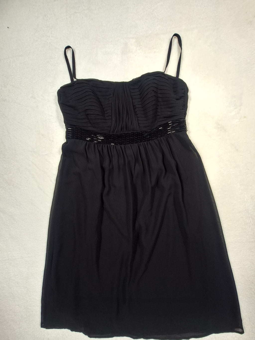 Rochie Esprit – Mini Neagră cu Bretele și Detalii Mărgele