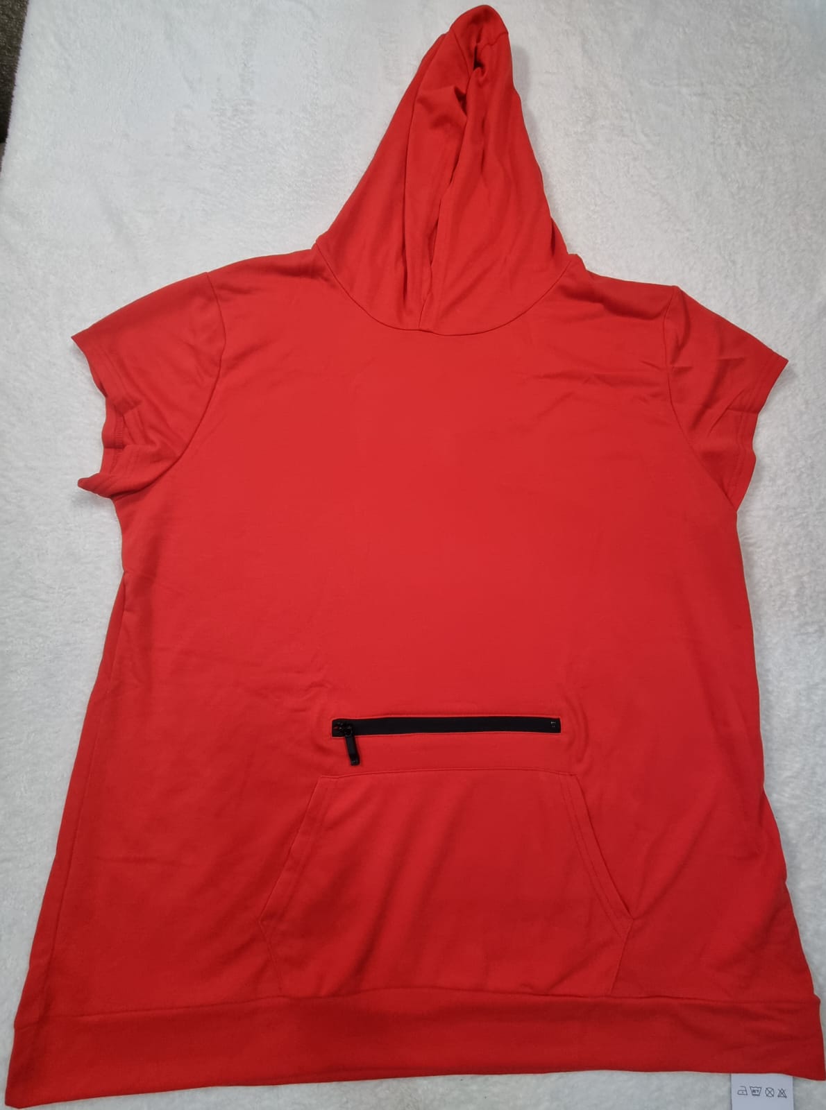 Tricou Roșu cu Glugă și Buzunar Cangur Mâneci Scurte – Mărimea XXL