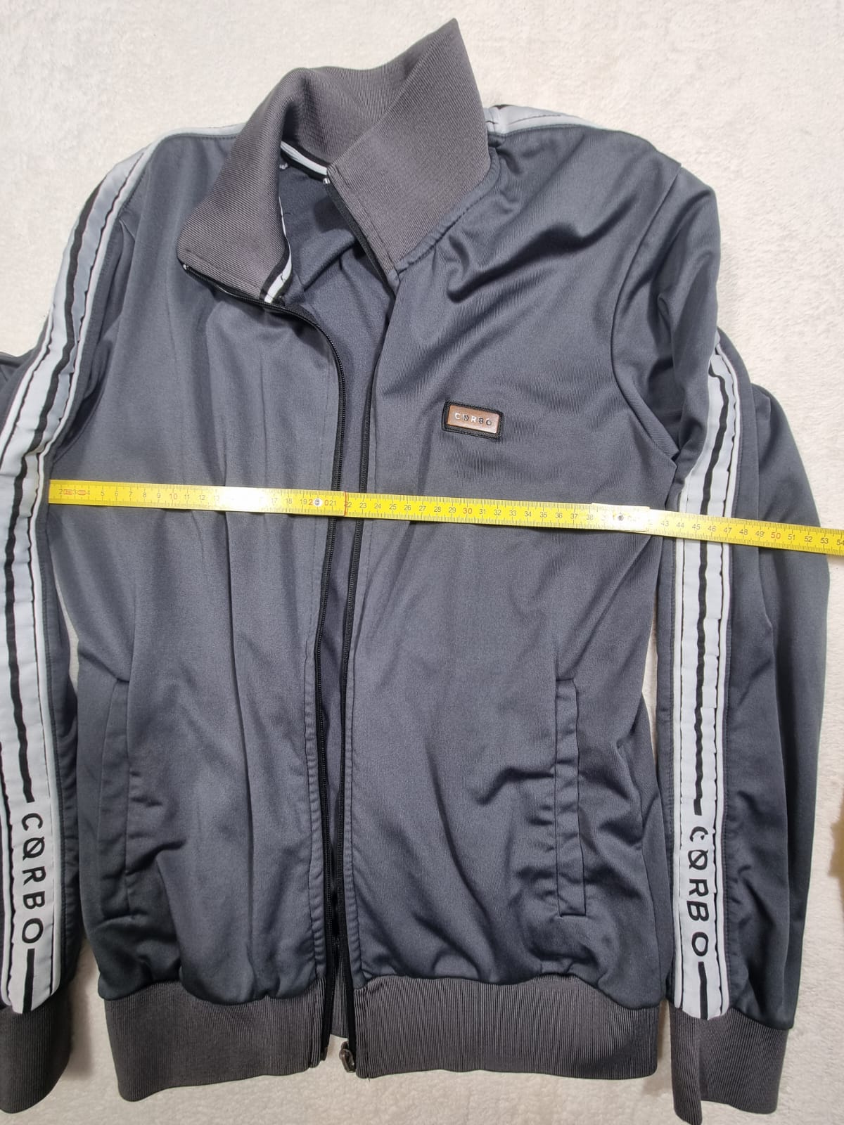 Jacketă Trening Corbo – Gri Antracit, Dungi Albe